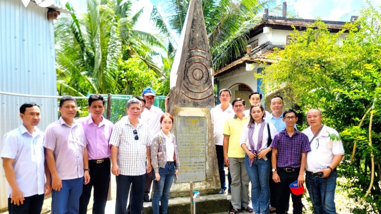 ពត៌មាន ម៉ោង​ ៦