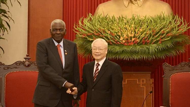 Khua git gai ping gah ơi Nguyễn Phú Trọng tŭ jum Grup khua mua ping gah, kơnuk kơna Cuba