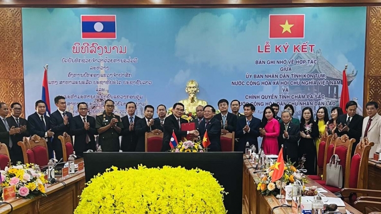 Kong pơlê Kon Tum mơdêk tơrŭm cheăng ƀă kong pơlê Champasak, kong têa Lếo