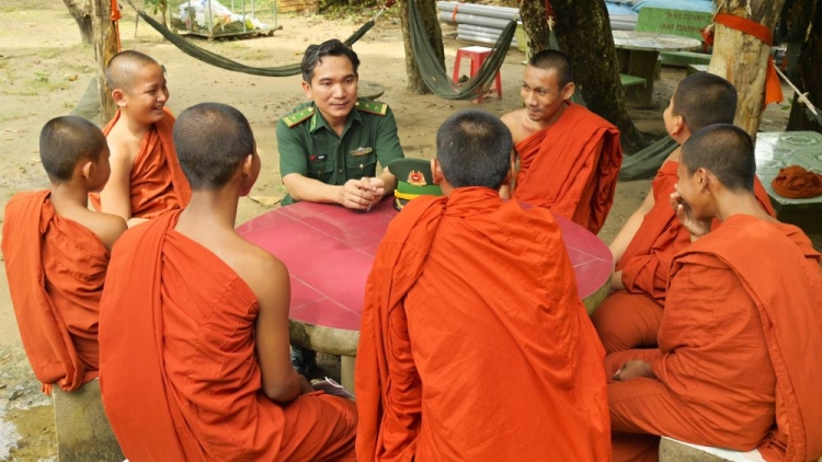 ការងារគិតគូរជីវភាពរស់នៅជូនជនរួមជាតិតំបន់ព្រំដែនគៀងយ៉ាង