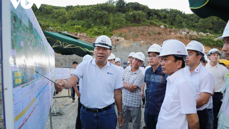 C’lâng lướt đấh Quảng Ngãi - Hoài Nhơn (Bình Định): Lứch c’moo đâu nắc bhrợ tr’thuông c’lâng hầm số 2