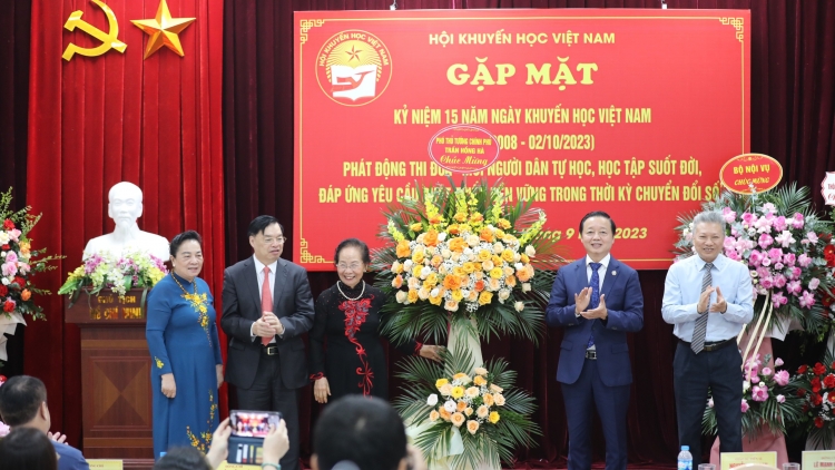 Bhrợ pa ghit apêê bh’rợ “Zập cha năc đhanuôr ma pa choom tất lang, bhrợ têng cơnh đhr’năng chuyển đổi số”