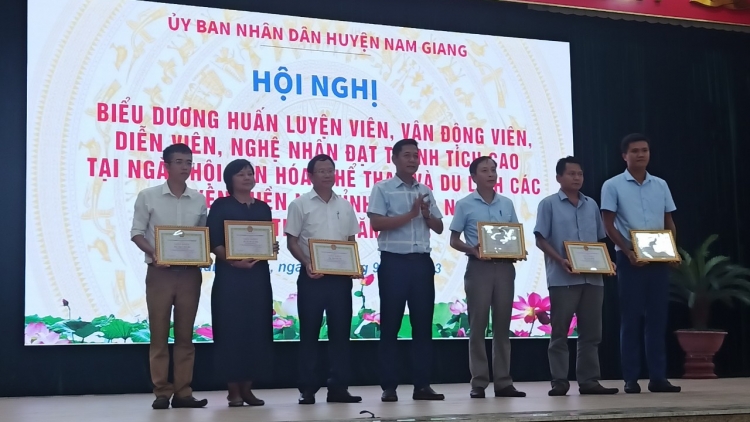 Nam Giang: Hơnh déh, cher đoọng ch’ner tập thể, cha nặc manứih bơơn bh’nơơn dal đhị apêê t’ngay bhiệc bhan Văn hoá, Thể thao lâng Du lịch zâp chr’hoong k’coong ch’ngai tỉnh Quảng Nam g’lúh 20 c’moo 2023