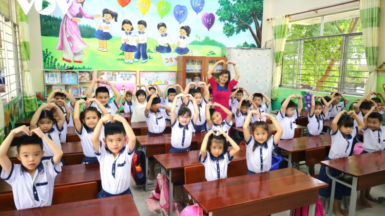  កឹងធើសាលារៀនថ្មីៗជាច្រើនស្វាគមន៍ឆ្នាំសិក្សាថ្មី។