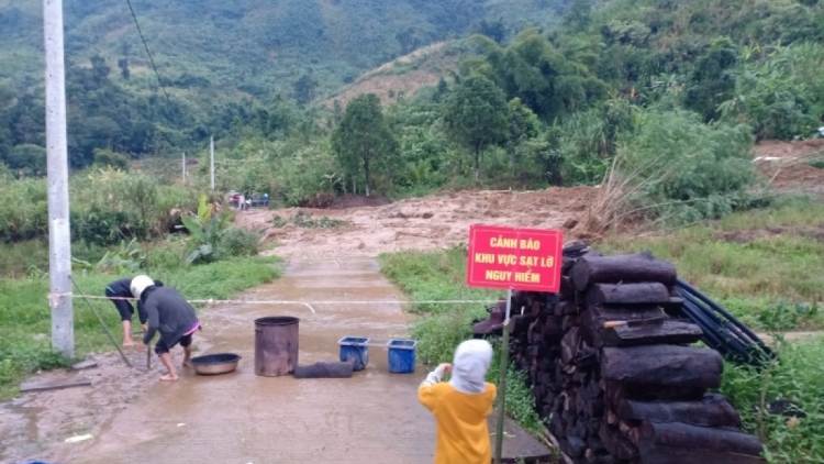 Da ding k’coong Quảng Nam xay bhrợ râu liêm crêê coh bh’rợ zâl, g’đéch đhí boo tuh bhlong