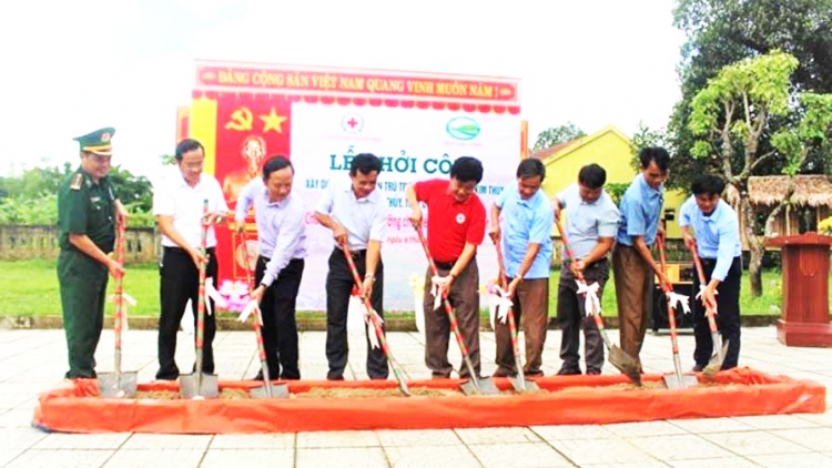 Quảng Bình: Bhrợ têng đong za nêệ bán trú đoọng ha học sinh ma nuyh acoon coh đhị trường zr’lụ ca noong k’tiếc