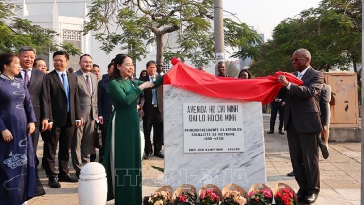 Kăn xiâm phŏ hnê ngăn tơnêi têa veăng a leh pơxiâm po kơ-ƀeăng inâi ƀă pleăng reăng a Troăng kân Hồ Chí Minh