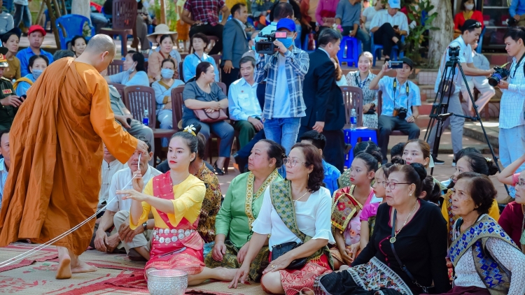 Nuĭh Việt tu tơm Lào ta neh Buôn Đôn