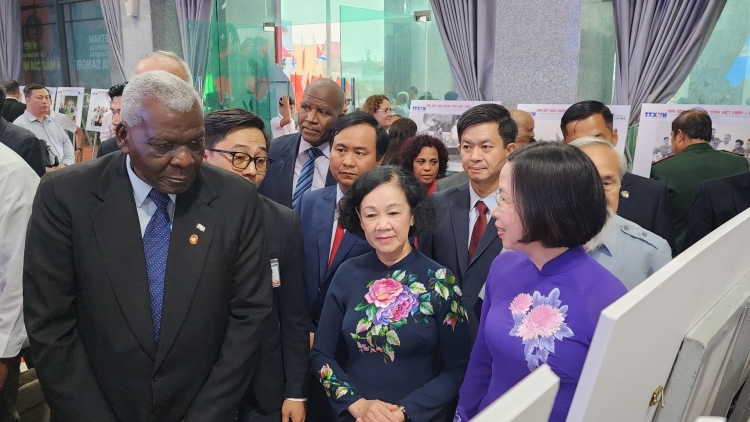 Bhrợ liêm chr’nắp bhiệc bhan hơnh déh 50 c’moo Chủ tịch Fidel Castro tước lưm zr’lụ giải phóng miền Nam Việt Nam