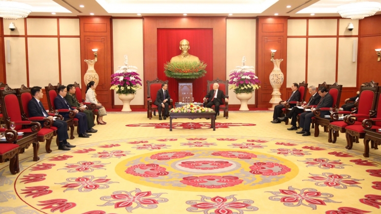 Tổng Ƀí thư ồng Nguyễn Phú Trọng wă Đại sứ lơgar Lào tàm lơgar Việt Nam