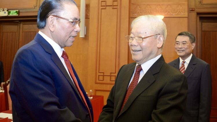 Tổng Bí thư Nguyễn Phú Trọng cher huy hiệu 60 c’moo Đảng đoọng ha t’cooh Nông Đức Mạnh nắc Tổng Bí thư lalăm a hay