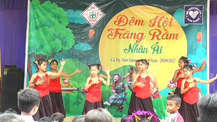 Bhrợ Trung thu đoọng ha p’niên k’tứi da ding ca coong Nam Giang