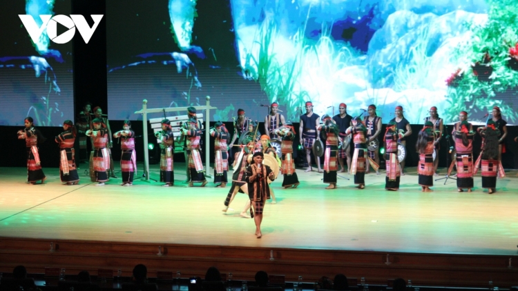 Pr’lứch t’ngay bhiệc bhan văn hoá zâp acoon cóh miền Trung g’lúh 4 c’moo 2023