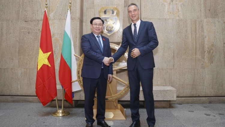 Khua bruă kƀĭn ala Vương Đình Huệ drông čhưn leh khua kiă kriê ƀuôn prŏng Burgas ti Bulgaria 