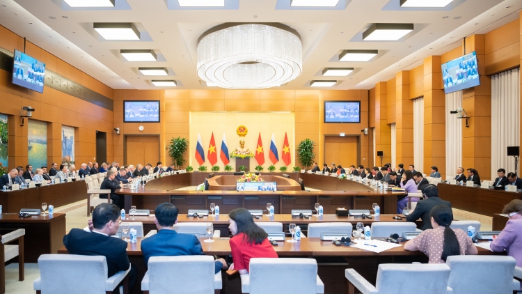 Khua git gai pơ ala mơnuih ƀôn sang dêh čar mă bruă hăng Khua Duma, pơ ala mơnuih ƀôn sang dêh čar Nga