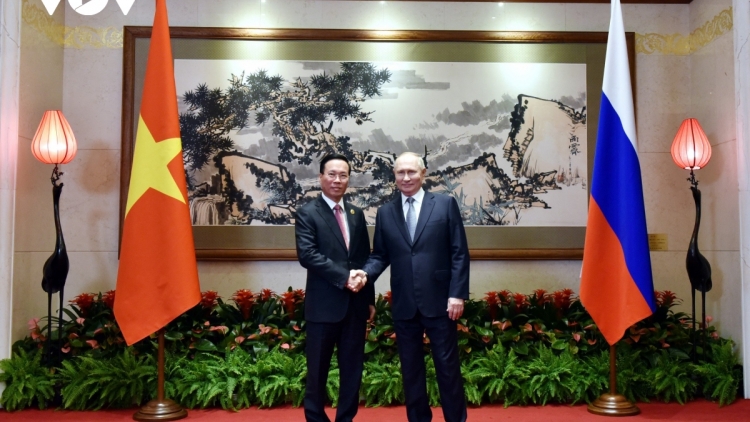 Củ tịc lơgar ồng Võ Văn Thưởng tìp mờ Kwang atbồ lơgar Nga ồng Vladimir Putin