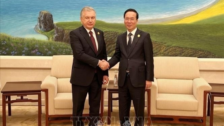 Kruanh dak Võ Văn Thưởng mâp Tổng thống Uzbekistan