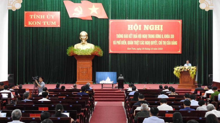 N’gor Kon Tum mbơh, ntrŭnh nau tă geh bah rơh rƀŭn Trung ương 8, gưl 13 tât đah Đảng viên