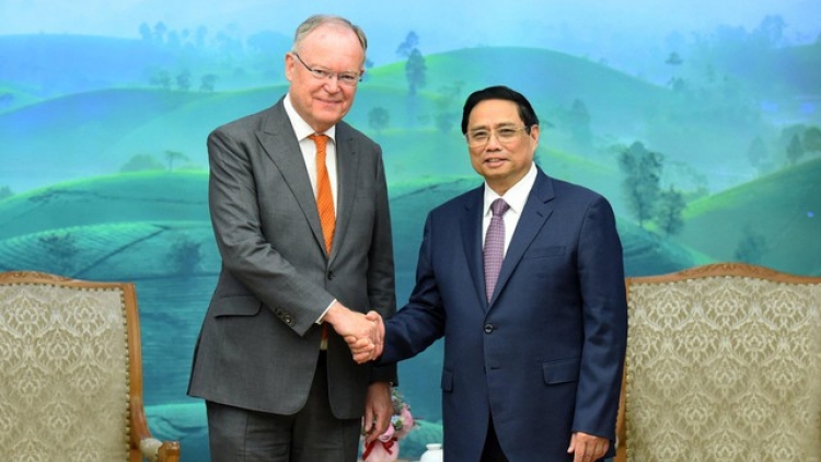 Khua dêh čar ơi Phạm Minh Chính tŭ jum Khua ala čar Dơnung Saxony dêh čar Đức