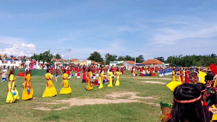 PALEI NGAK LAN AM HAMU CRAOK CHREIH CHRAI UAN RAOK KA TÊ