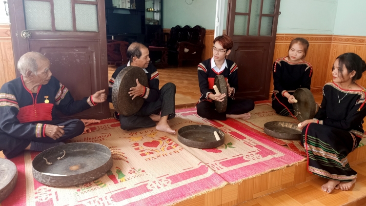 Đăk Lăk asong chĭng chêng păng hơbăn ao tanh kơ dôm khul joh asuang thôn, pơlei