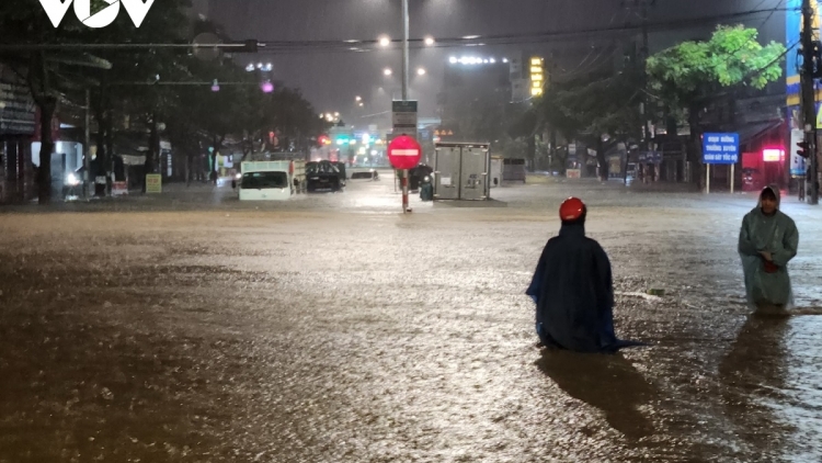 C’lâng phố Đà Nẵng nong đhậu, đhanuôr lướt ra vech k’đhap k’ra
