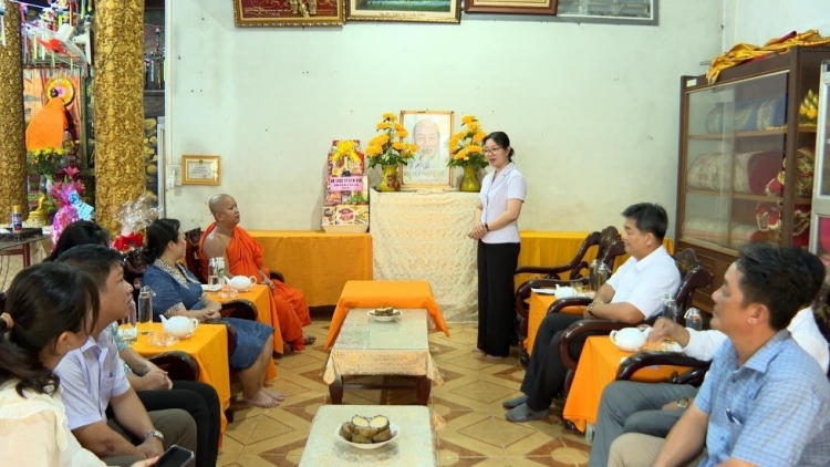 បងប្អូនខ្មែរស្រុកថើយឡាយ ក្រុងកឹងធើអំណរបុណ្យសែនដូនតាក្នុងក្តីសប្បាយរីករាយ