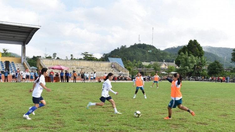 Nam Đông (Thừa Thiên Huế): Lâh 200 vận động viên ting pâh tr’thi bóng đá pân đil g’luh I c’moo 2023