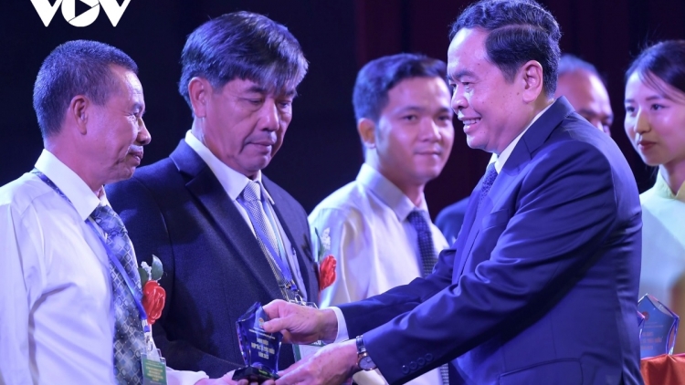 Phó Chủ tịch Quốc hội Trần Thanh Mẫn pâh bhiệc bhan hơnh deh 100 đhanuôr Việt Nam bhriêl choom bhlầng c’moo 2023 lâng hơnh deh 63 tổ hợp tác xã tr’haanh bhlầng