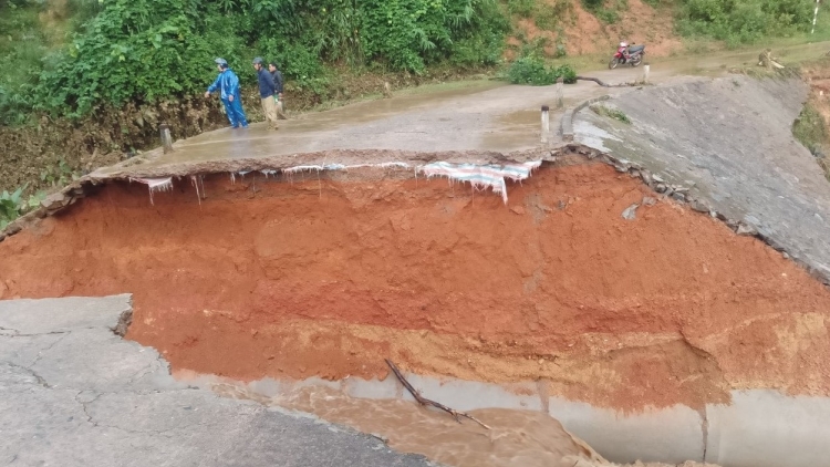 Hr’lang k’tiếc, tr’pác c’lâng cha mêệt lêy ca noong k’tiếc đhị chr’hoong Đakrông, tỉnh Quảng Trị