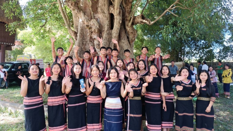 JIA TAME NDANG DI MIKVA DOM BANGSA TAKIK PAK TỈNH KON TUM