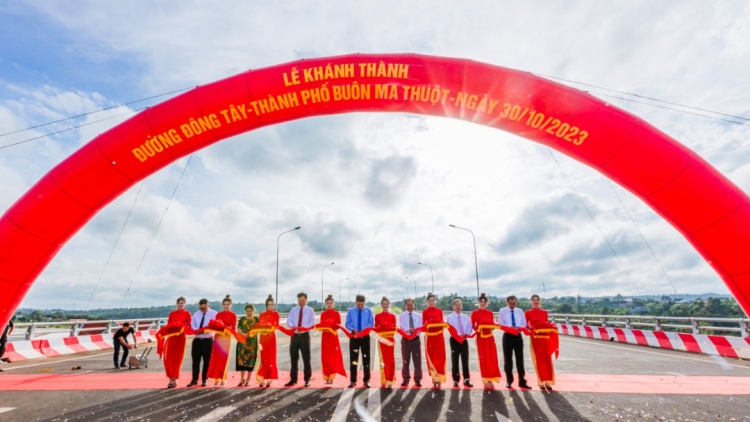 Buôn Ma Thuột ntơm mbluh trong an ndeh hăn trong Đông Tây (trong Võ Nguyên Giáp.