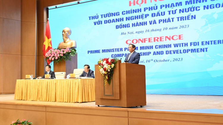 Rơh rƀŭn nchră Thủ tướng Chính phủ tâm mâp măt mpôl kan doanh nghiệp ntuh kơl dak bah dih