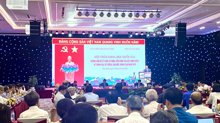 Pơrjum jak chài dà lơgar “Ală jơnau cribơyai tàm sră pơ àr mờ bơta geh ngan broă lơh bơt bơtàu Đảng bè cíñ trị, bồ tơngoh, nùs nhơm tàm tŭ tơngai pa”