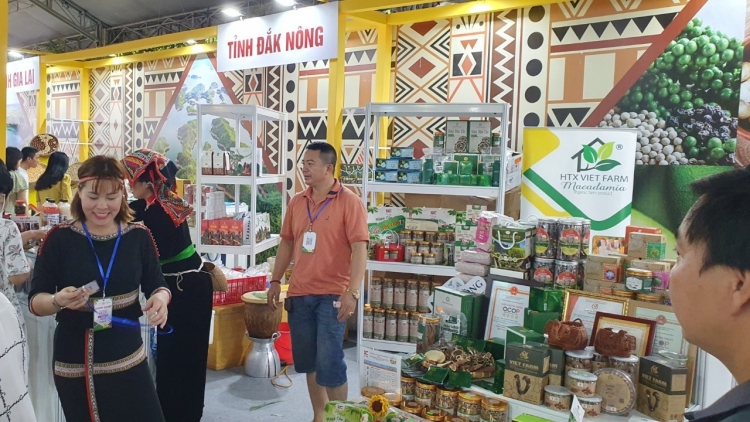 Hruê kăm mnŏng dhơ̆ng OCOP ti ƀuôn prŏng Hồ Chí Minh