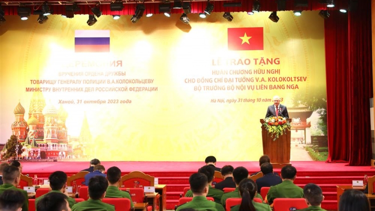 Ƀok Kơdră Tô Lâm hơpăh Mê đai Jang tơbôl ăn Kơdră chĕp kơ̆l Anih tơm jang Nội vụ tĕh đak Nga