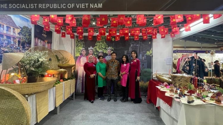 ពត៌មាន ម៉ោង​ ៦ 