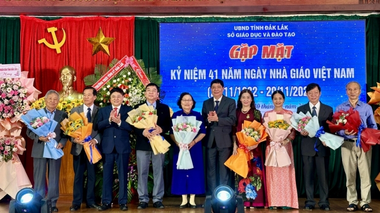 Dak Lăk tơƀơ̆p muh măt tơbăt năr Ƀok thây kô Việt Nam