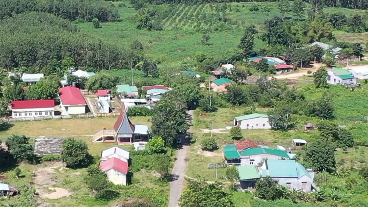 Cồng nha broă tơrgùm gơs dùl gơnoar broă Ƀí thư Ci ƀộ ăt tơn gơnoar broă Kwang ătbồ thôn tàm kơnhoàl Sa Thầy, càr Kon Tum