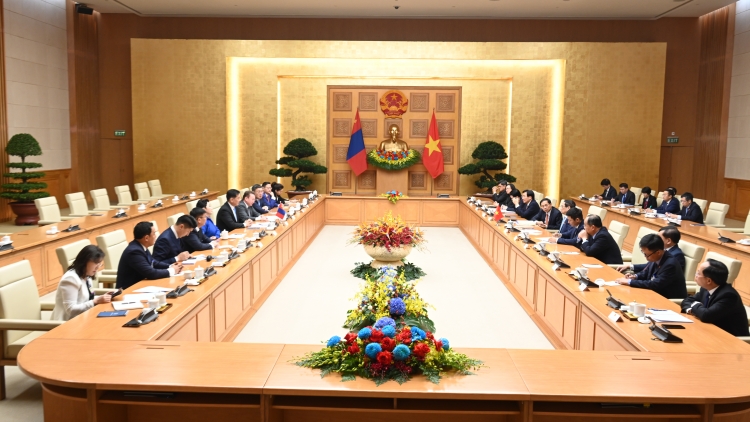 Pôa Phạm Minh Chính, Ngế pro xiâm hnê ngăn tơnêi têa tơdah pôa Ukhnaagiin Khurelsukh - Kăn xiâm pơkuâ kong têa Mông Cổ