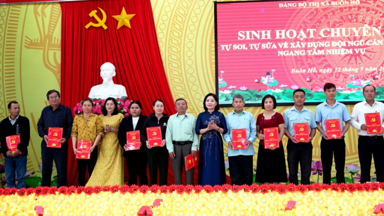 Liêm chr’năp bh’rợ xa nay “Bha ar c’bơơch Búa liềm vàng” coh Đắk Lắk