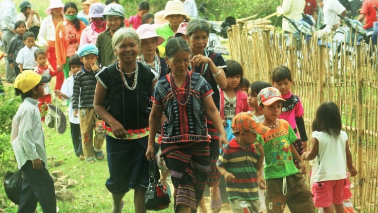 Lơh yàng kah ưn ngài dà kơlhề mè bèp pơ ùr dê bơh kòn cau Cơ Tu dê