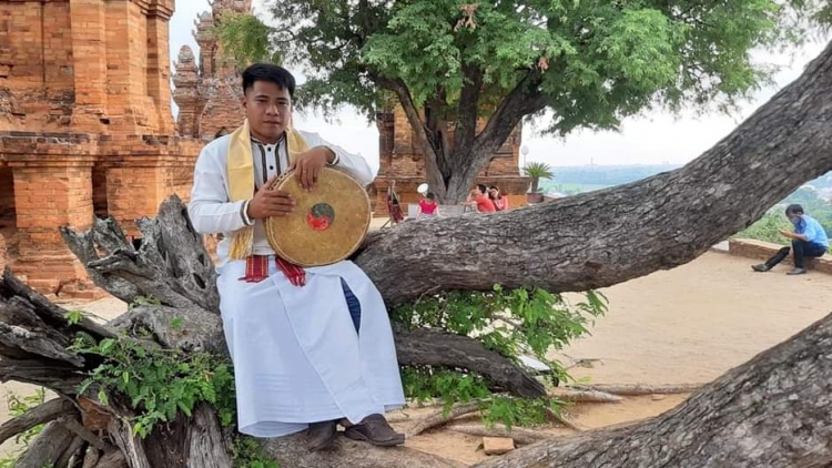 KADHA DAOH  “ĐẤT THÁP QUÊ TÔI”