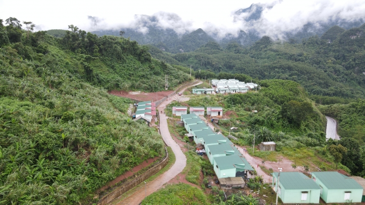 Năc lêy zooi rau lalua ta nih tơợ xa na bh’rợ âng k’tiếc k’ruung zooi đhanuôr ha dưr coh pr’ặt tr’mông