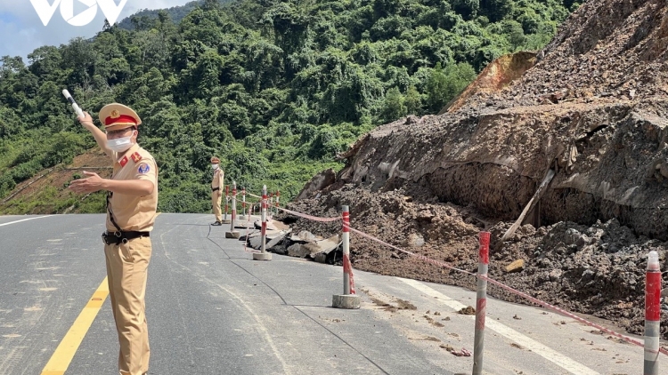 Hr’lang truih c’lâng Hồ Chí Minh c’năt La Sơn - Hòa Liên