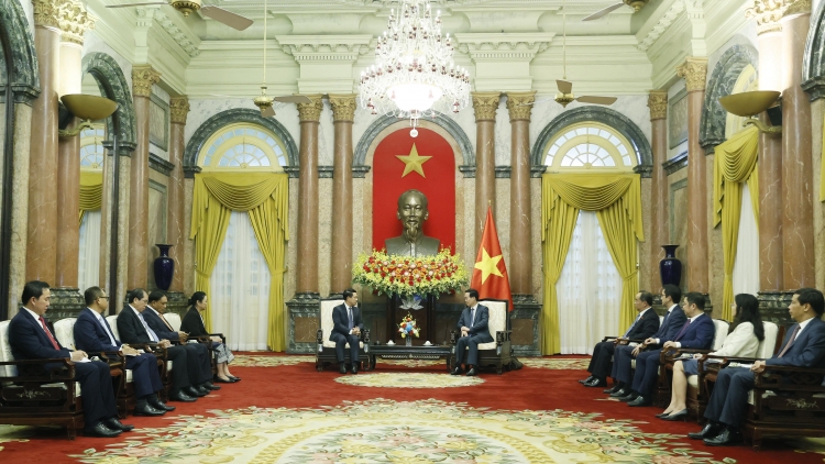 Khua mir sir tŭ jum Kơ-iăng khua dêh čar, Khua ding jum pơtom hiăp Lao