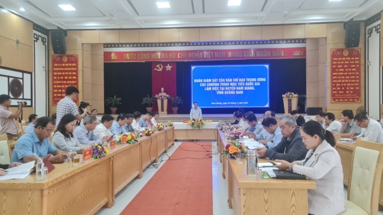 K’bhuh pa bhrợ Trung ương cha mêệt lêy bhrợ apêê xa nay bh’rợ âng k’tiếc k’ruung đhị Nam Giang (Quảng Nam)