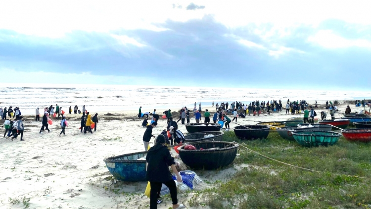 Lâh 2.000 đoàn viên, dha dhâm c’mâr Đà Nẵng bhrợ pa liêm apêê bha lang chuôh toor biển