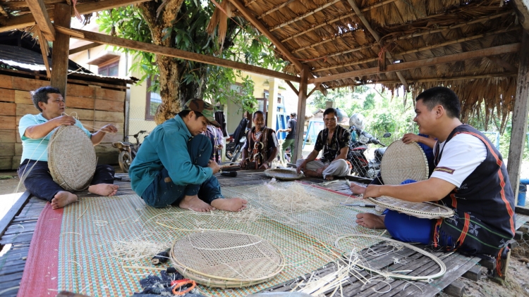 Chr’hoong da ding ca coong Nam Giang (Quảng Nam) Zư lêy bh’rợ t’taanh ch’chiêh âng ma nuyh Cơ Tu