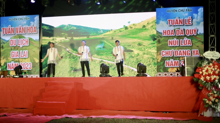 Gia Lai: Sơn dờm “Poh lơh chờ Bơkàu quỳ- Bơnơm ồs Chư Đang Ya nam 2023”